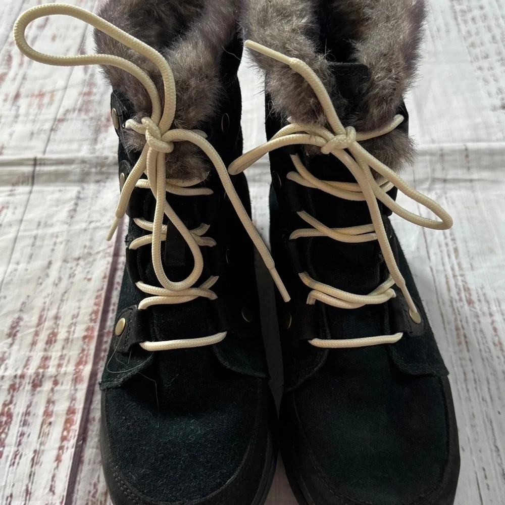 Sorel Black Suede Winter Boots Faux Fur Trim Lace Up Size 7.5